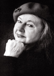 Porträt von Frau Tana Schanzara, Schauspielerin, schwarz-weiß Aufnahme