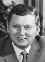 Porträt von Herrn Herbert Schwirtz, vom 11. Februar 1971 bis zum 31. Dezember Oberbürgermeister von Wattenscheid1974, schwarz-weiß Aufnahme