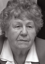 Porträt von Frau Sofia Witting, Mitglied in der SPD Bezirksvertretung und im Seniorenbeirat, schwarz-weiß Aufnahme
