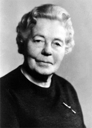 Porträt von Frau Frieda Nickel, 1919 gehörte sie zu den Mitbegründerinnen der Arbeiterwohlfahrt, schwarz-weiß Aufnahme