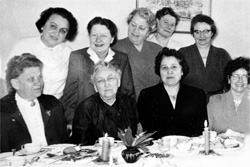 Porträt von Frau Maria Brück, zählte 1919 zu den ersten weiblichen Stadtverordneten in Bochum, schwarz-weiß Aufnahme
