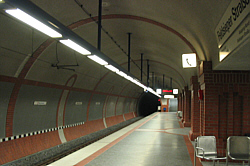 Innenaufnahme der U-Bahnhof Haltestelle Feldsieper Straße der Linie U 35