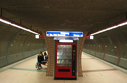 Innenaufnahme der U-Bahnhof Haltestelle Rensingstraße der Linie U 35