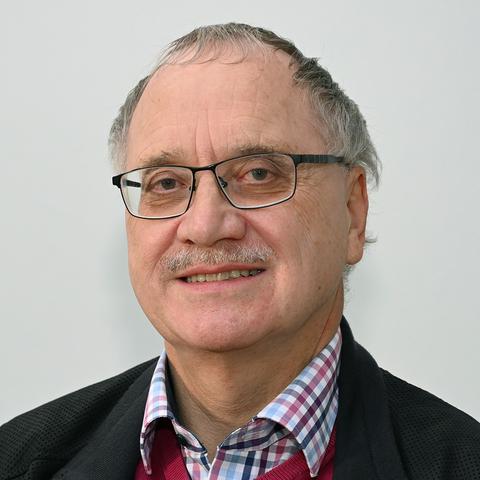 123  Hans NeubauerHans Neubauer