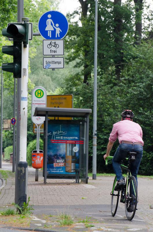 Beschilderung zum Radverkehr in Bochum, 26.07.2016.