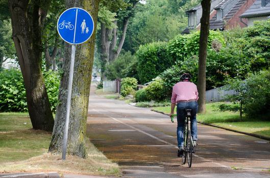 Beschilderung zum Radverkehr in Bochum, 26.07.2016.
