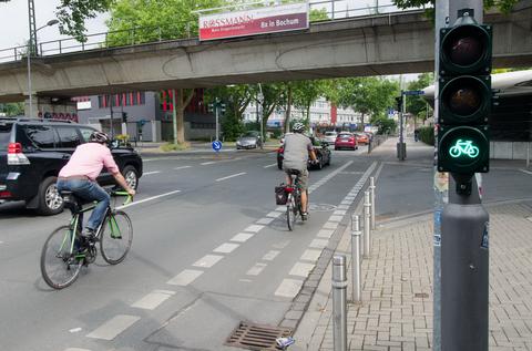 Beschilderung zum Radverkehr in Bochum, 26.07.2016. +++ Foto: Lutz Leitmann / Stadt Bochum, Referat für Kommunikation