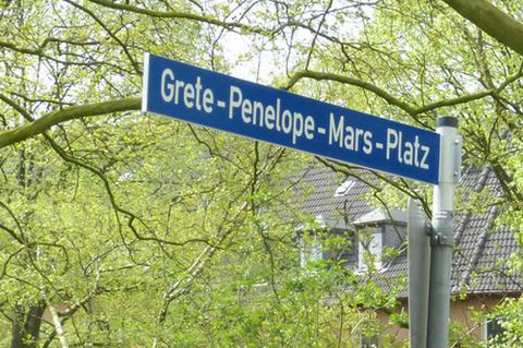 Straßenschild des Grete-Penelope-Mars-Platz