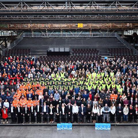 Rund 500 Auszubildende der Stadt Bochum und ihrer Töchter, aufgenommen am 26.01.2018 in der Jahrhunderthalle Bochum.