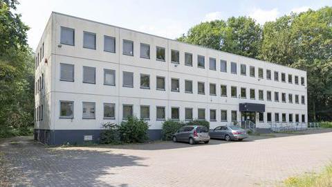 Das Bild zeigt das Verwaltungsgebäude Rensingstraße 21.