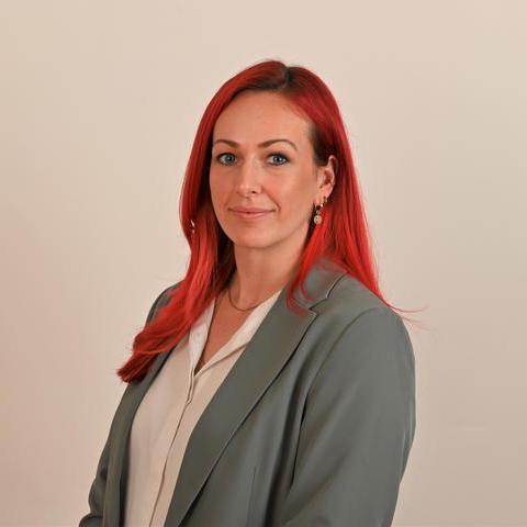 Porträtbild von Social-Media-Redakteurin Sarah Schmuttermair