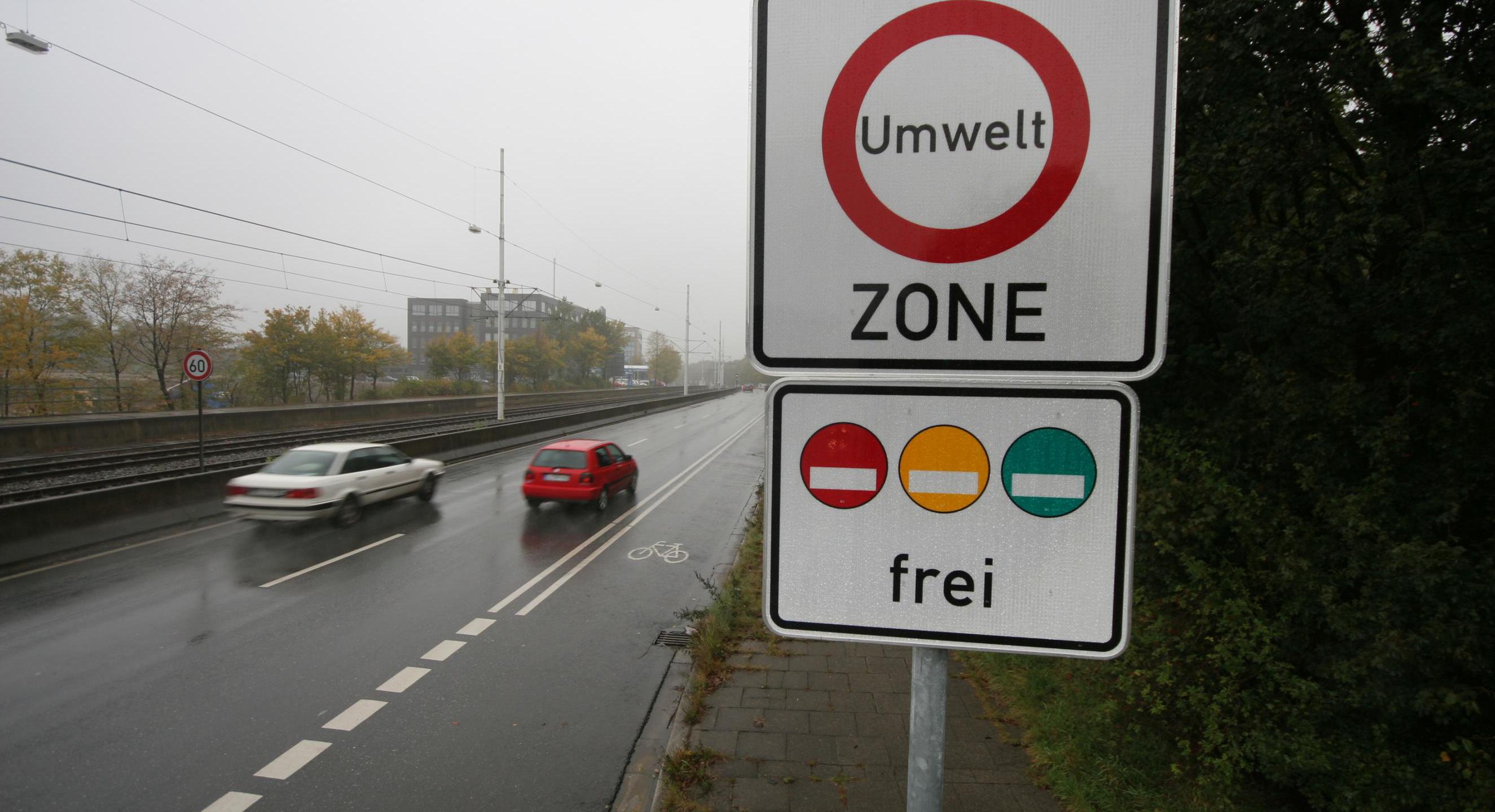 Das Bild zeigt ein Hinweisschild zur Umweltzone.