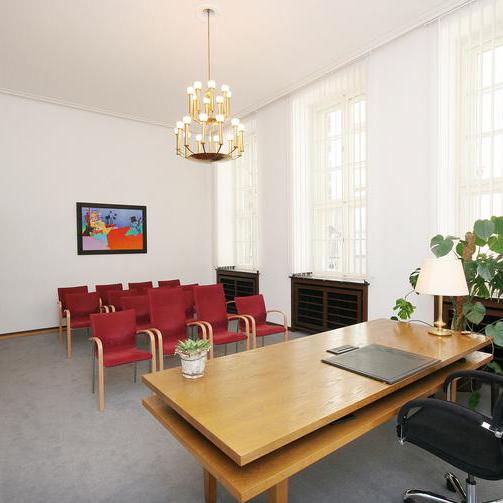 Das Bild zeigt das erste Trauzimmer des Standesamtes.
