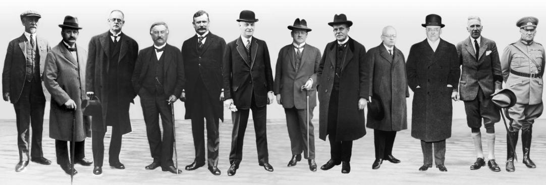 Das Bild zeigt eine Collage der 12 Reichskanzler.