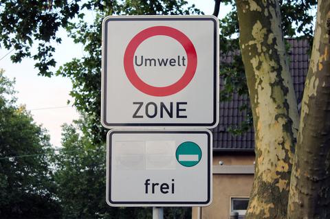 Verkehrsschild an der Grenze zur Umweltzone Bochum