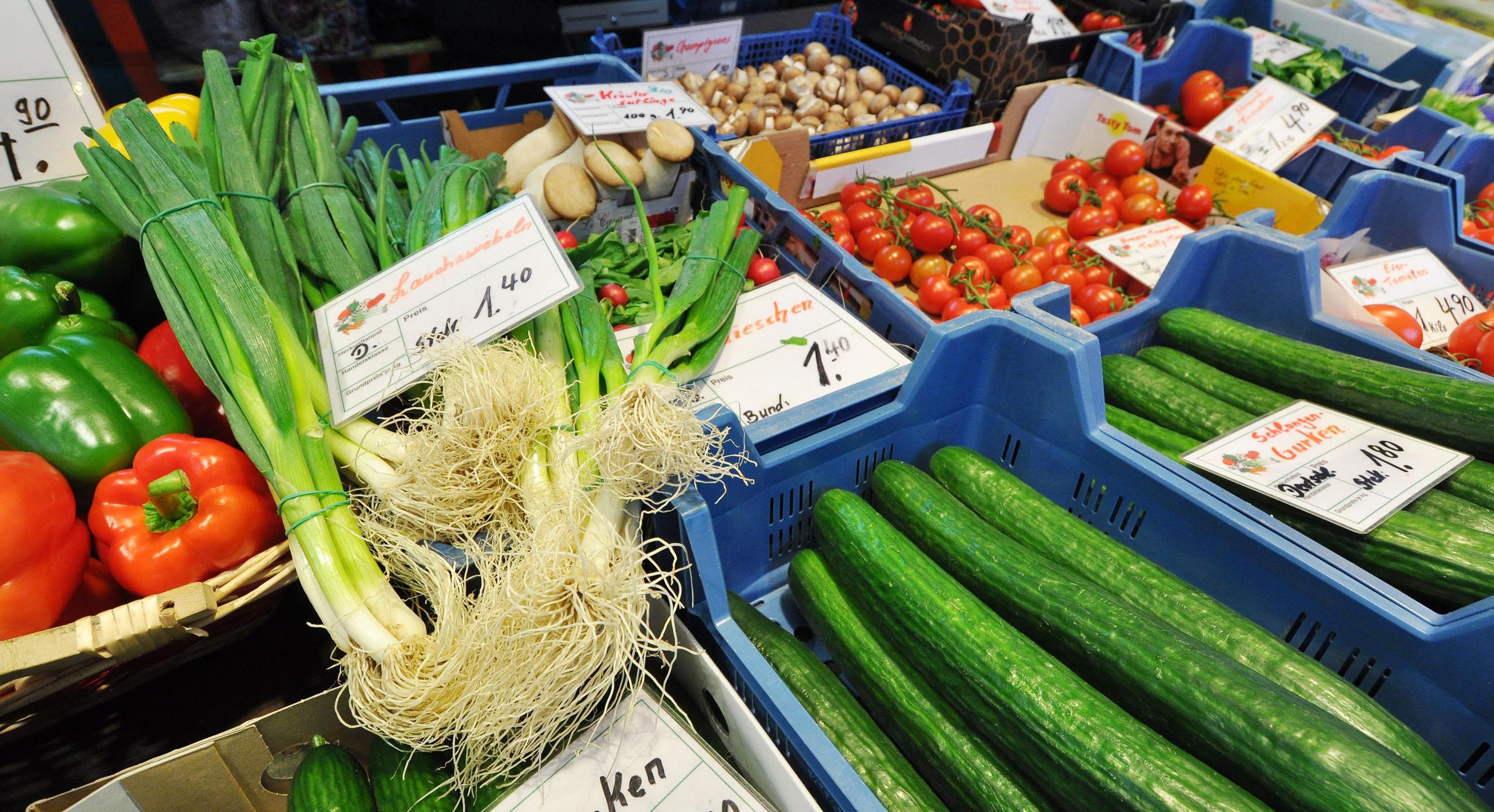 Gemüse an einem Marktstand