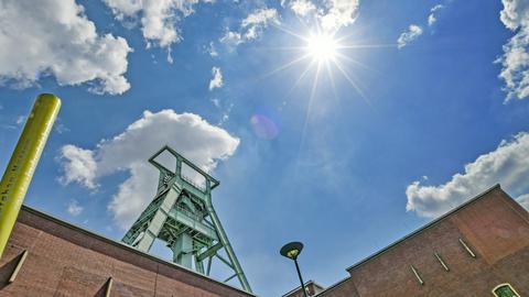 Sonne über dem Deutschen Bergbau-Museum in Bochum, aufgenommen am 22.06.2020.