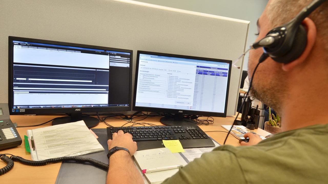 Mitarbeiter im Telefonischen Servicecenter der Stadt Bochum