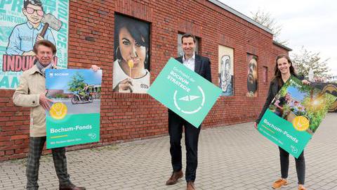 Gaben den Startschuss zum Bochum-Fonds: Thomas Weckermann, Prokurist der Bochum Marketing GmbH, Oberbürgermeister Thomas Eiskirch und Projektleiterin Charlotte Kreckel von Bochum Marketing (v.li.).