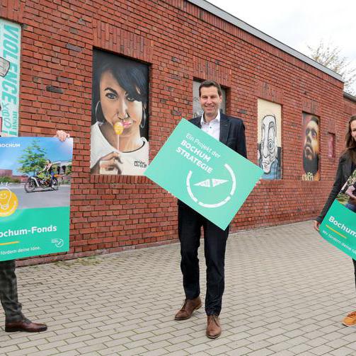 Gaben den Startschuss zum Bochum-Fonds: Thomas Weckermann, Prokurist der Bochum Marketing GmbH, Oberbürgermeister Thomas Eiskirch und Projektleiterin Charlotte Kreckel von Bochum Marketing (v.li.).