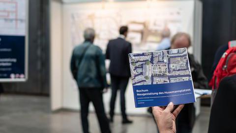 Entwürfe zum Husemannplatz sind am 18. Juni 2020 in der Jahrhunderthalle Bochum zu sehen.