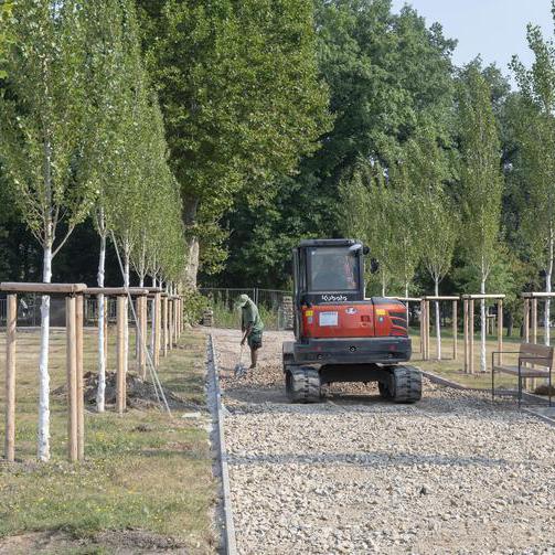 Der im Umbau befindliche Friedenspark am Ehrenmal in Bochum.