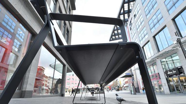 Bänke in der Innenstadt von Bochum