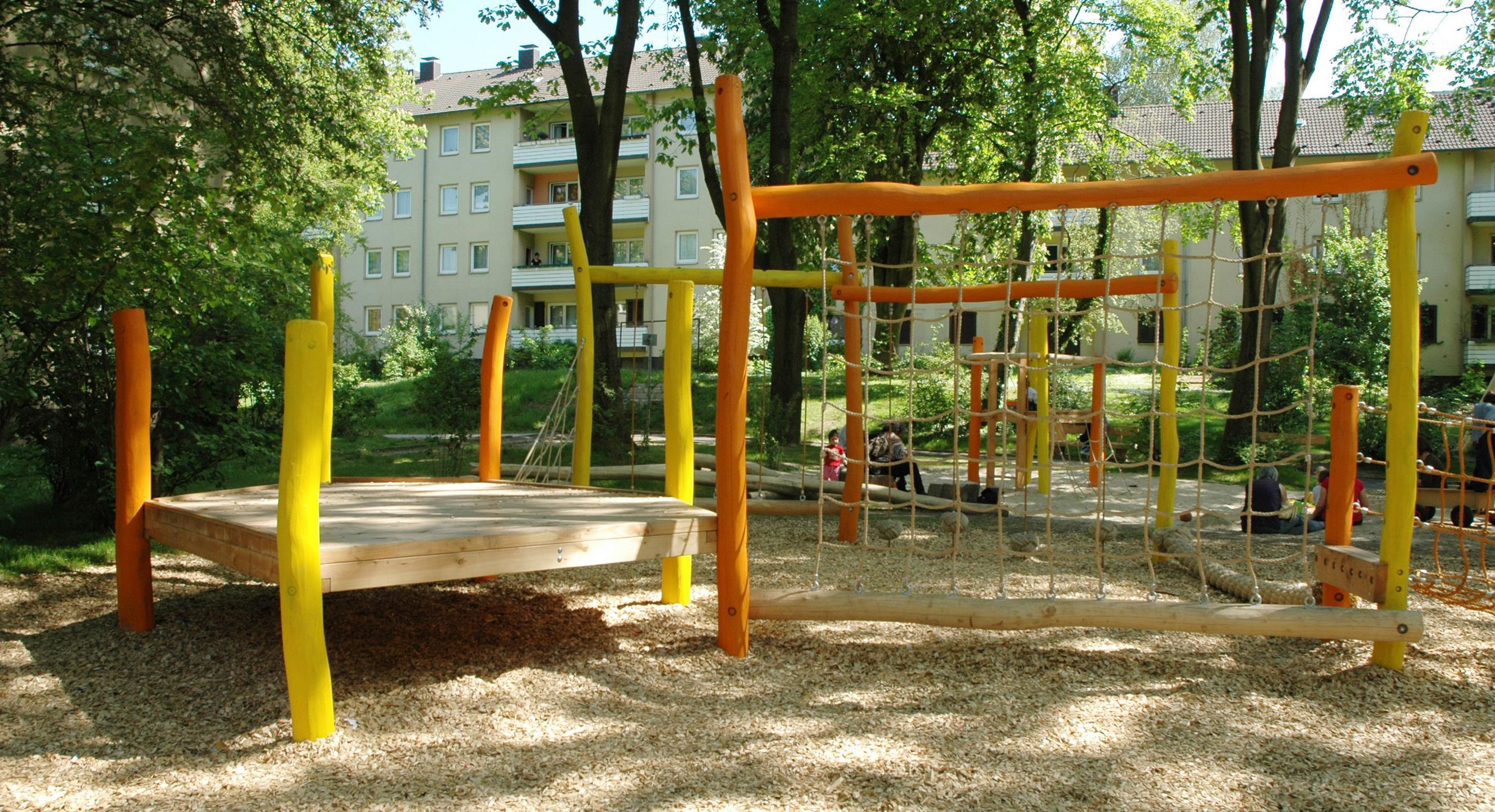 Klettergerüst auf dem Spielplatz "Diekampdschungel"