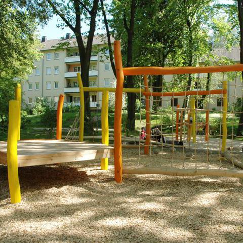 Klettergerüst auf dem Spielplatz "Diekampdschungel"