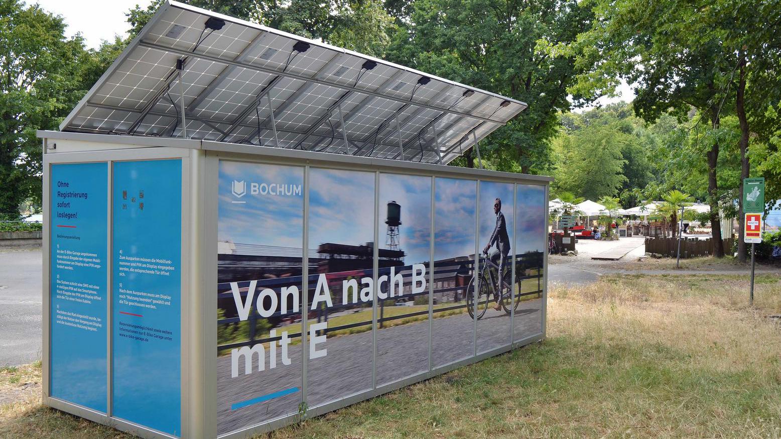 E-Bike-Garage auf einer Rasenfläche am Kemnader See