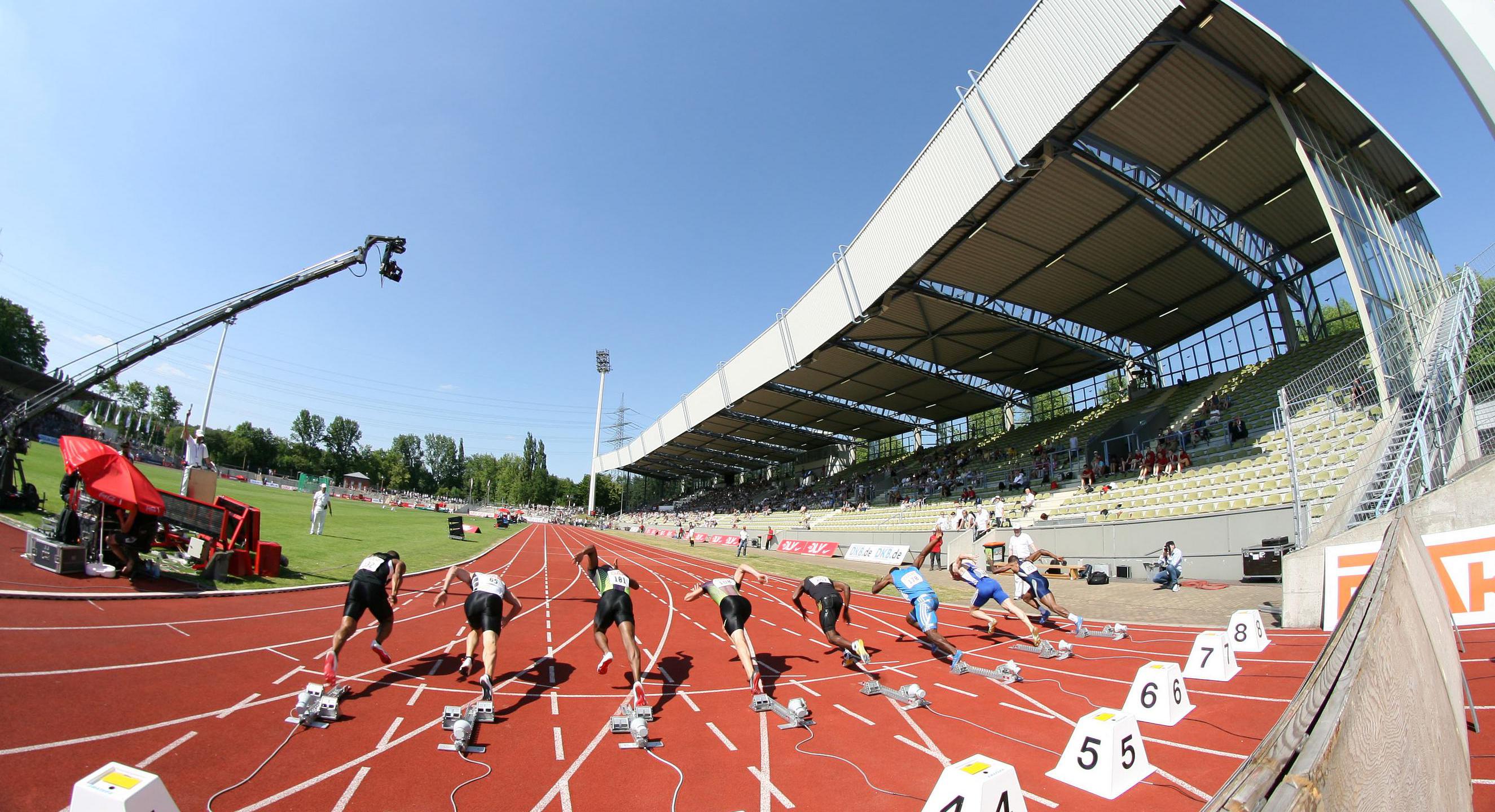 Start der 400 Meter der Männer bei der DLV Leichtathletik-Gala am 26.06.2010 im Lohrheidestadion in Bochum-Wattenscheid.