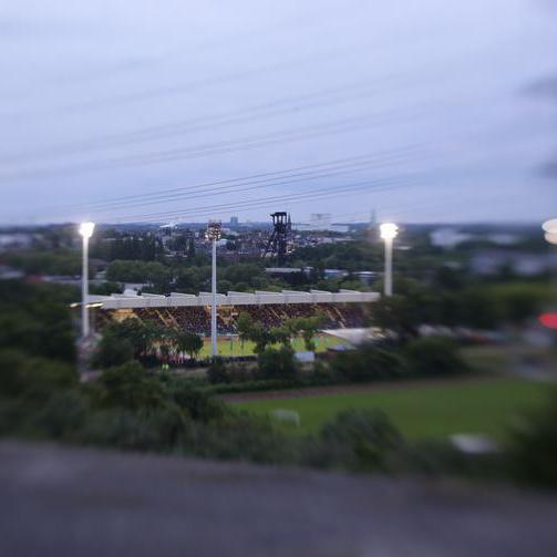 Das Lohrheidestadion in Bochum-Wattenscheid, aufgenommen von der sogenannten Himmelsleiter in Gelsenkirchen aus.
