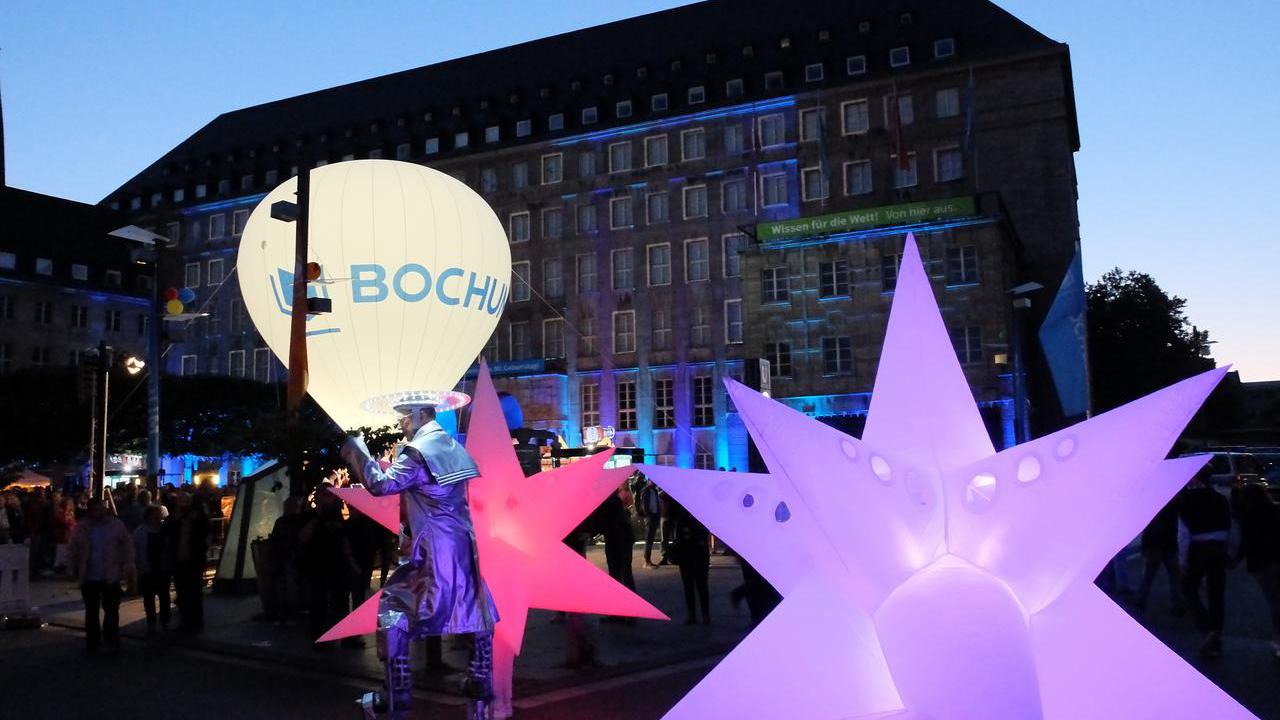 "Blaue Stunde" am 6. Juni 2015 auf dem Rathausvorplatz anlässlich des 50jährigen Jubiläums der Ruhr-Universität Bochum.