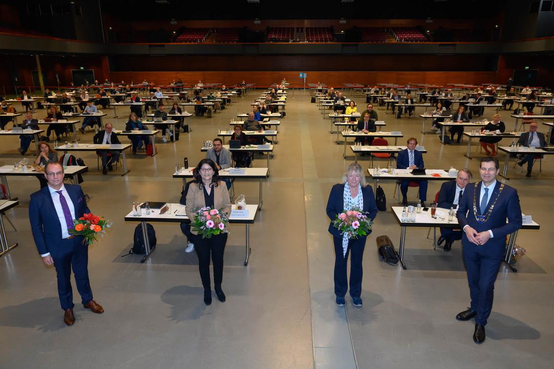 Konstituierende Ratssitzung mit Amtseinführung des wiedergewählten Oberbürgermeisters Thomas Eiskirch und Wahl sowie Amtseinführung seiner Stellvertreter, den Bürgermeisterinnen und des Bürgermeisters in Bochum am 19.11.2020.