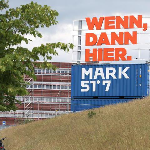 Schriftzug "Wenn, dann hier." auf dem Gelände von Mark 51°7.