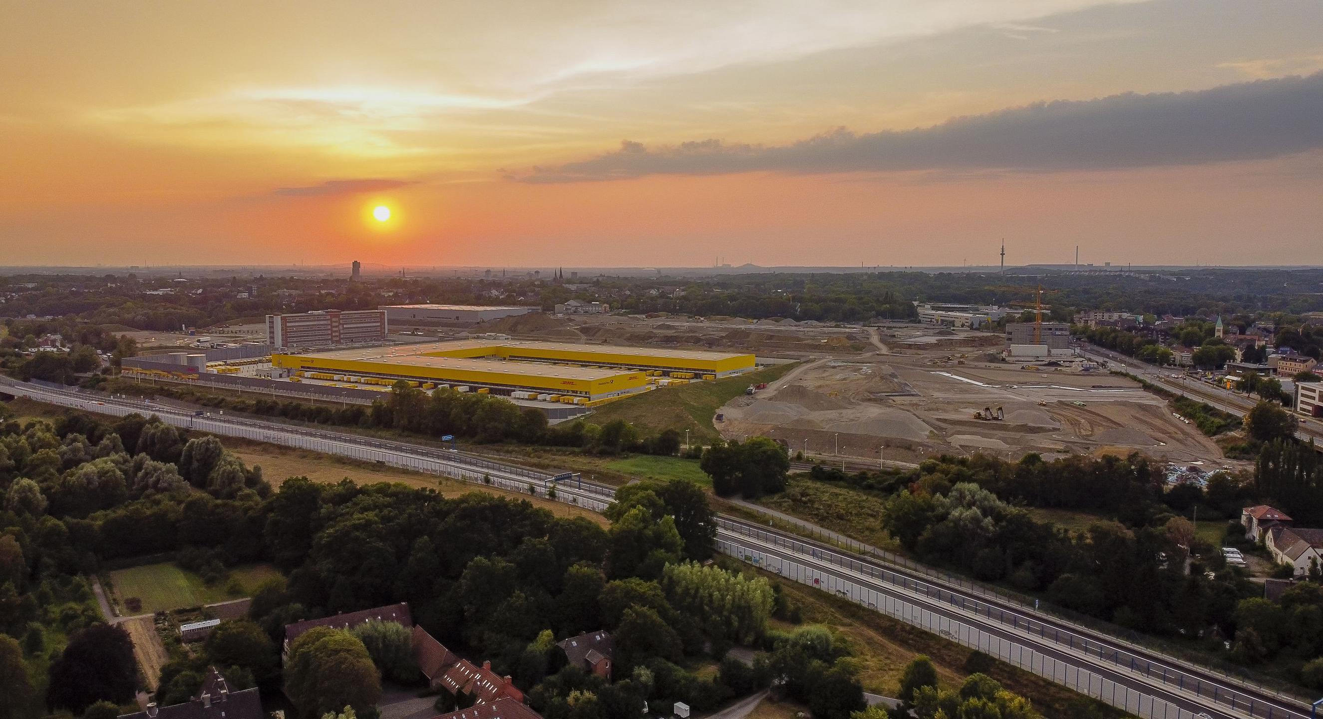Sonnenuntergang hinter Haus Laer, Querspange und MARK 51°7 in Bochum - Luftaufnahme