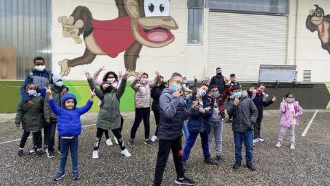 Kinder vor dem KJFH Hustadt