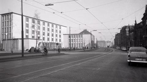 Radweg an der Wittener Straße vor dem Gebäude der Verwaltungsakademie im Jahr 1959