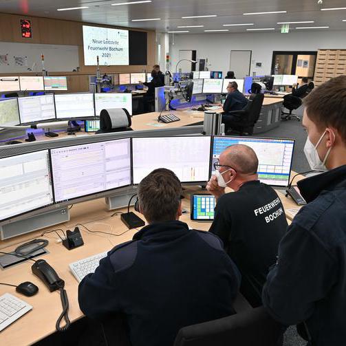 Einsatzsachbearbeiter bearbeiten gemeinschaftlich einen Einsatz ab.