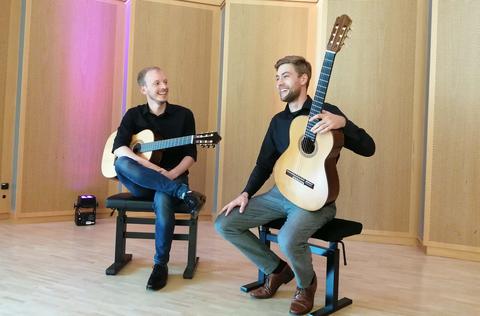 Das Gitarren-Duo Dennis Freundel und Michael Kronenberg