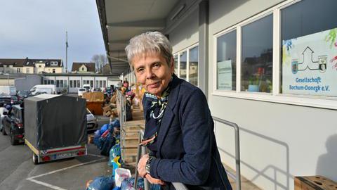 Helferin der Sammelstelle der Bochum-Donezk Partnerschaftsgesellschaft