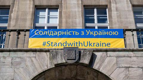 Bild des Banners #StandwithUkraine am Bochumer Rathaus