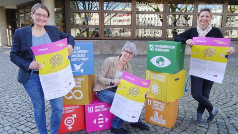 Von links nach rechts: Stephanie Kallendrusch (Energieberaterin der Verbraucherzentrale NRW), Katja Holzmüller (Fachbereichsleiterin „Natur / Umwelt“ und „Kunst / Kultur“ bei der VHS) sowie Sonja Eisenmann (städtischen Stabstelle „Klima und Nachhaltigkeit“). 