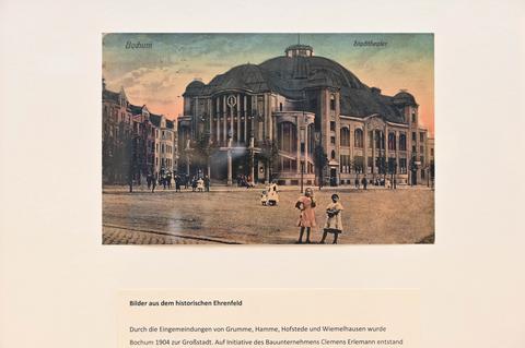 Historische Postkarte aus Bochum-Ehrenfeld mit dem Stadttheater