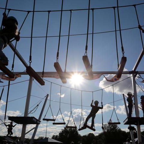 Im Klettergarten konnten die großen und kleinen Helden Bochum aus luftiger Höhe betrachten. 