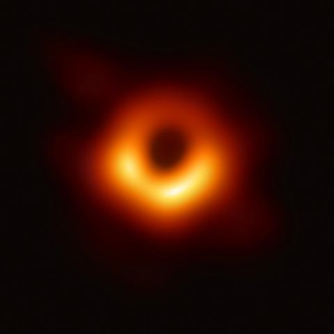 Das Event Horizon Telescope machte das Schwarzen Lochs im Zentrum der Galaxie M87 sichtbar. 