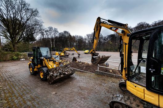Zwei Bagger auf der Baustelle
