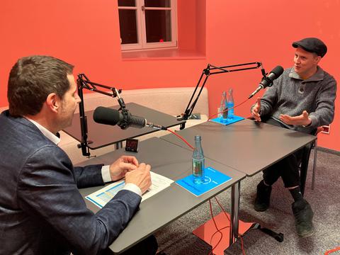 Der Oberbürgermeister und Sebastian23 bei der Aufnahme des Podcasts.
