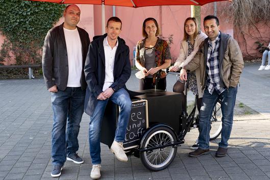 Die FZG-Leitung, die Koordinatorin Tanja Biel und Koordinatoren des Elterncafes und der Beratung.