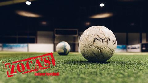 Fußball und Trainings-Utensilien